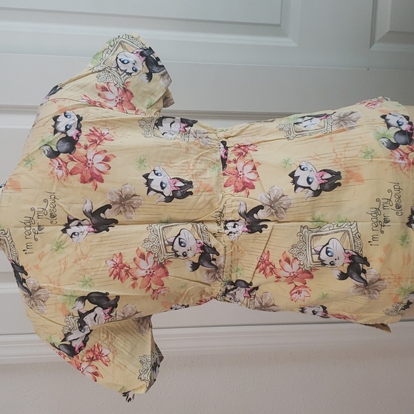 Looney Tunes Cat Scrub - Picture 4 of 5